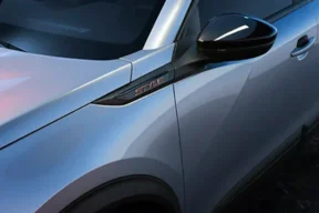 UŽITEK V VOŽNJI POSTANE BOLJ DOSTOPEN KOT KDOLI JE PEUGEOT LANŠAL SERIJO 