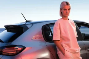 UŽITEK V VOŽNJI POSTANE BOLJ DOSTOPEN KOT KDOLI JE PEUGEOT LANŠAL SERIJO 