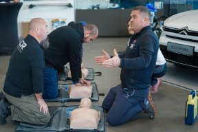 TUDI BATERIJE LAHKO ZAGORIJO IN VARNOST ELEKTRIČNIH VOZIL