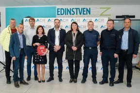 TUDI BATERIJE LAHKO ZAGORIJO IN VARNOST ELEKTRIČNIH VOZIL