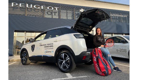 TAMARA ZIDANŠEK VOZI PEUGEOT 3008
