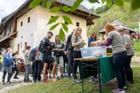 12. DOBODELNI POHOD MODRIH NOVIC